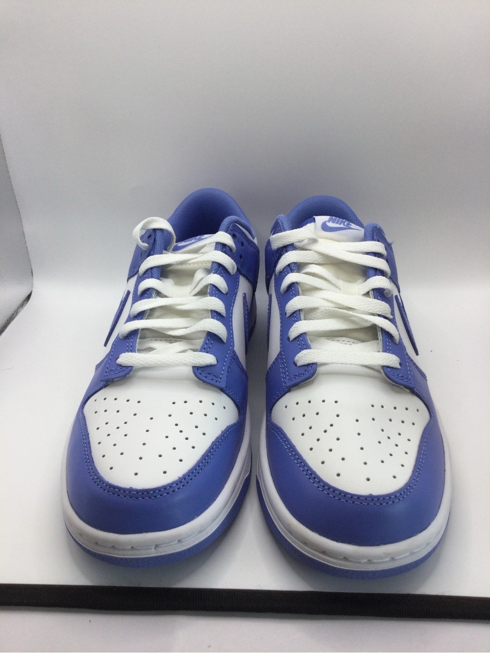 Nike Men’s Low-Top Sneakers in White and Light Purple